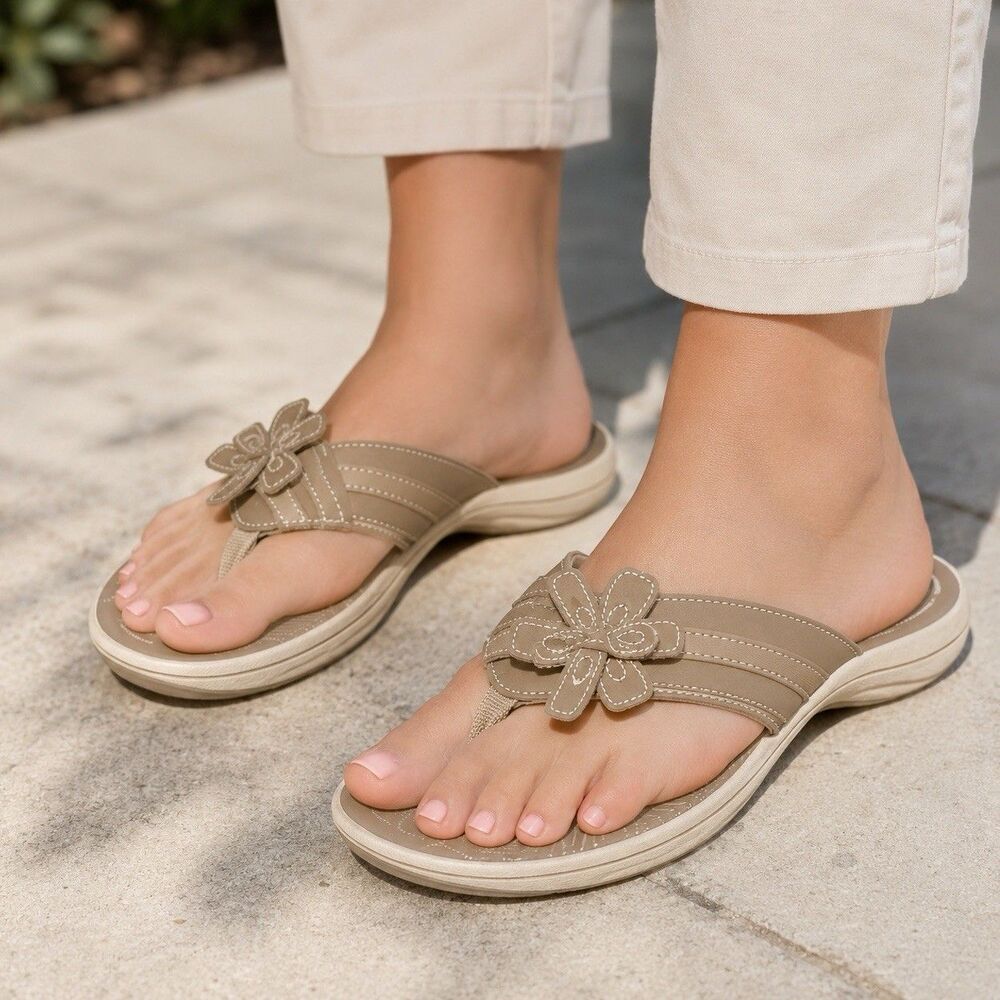 Clarks Cloudsteppers Sandals Women's Sz 9M Tan Comfort Cushionsoft FlipFlops
